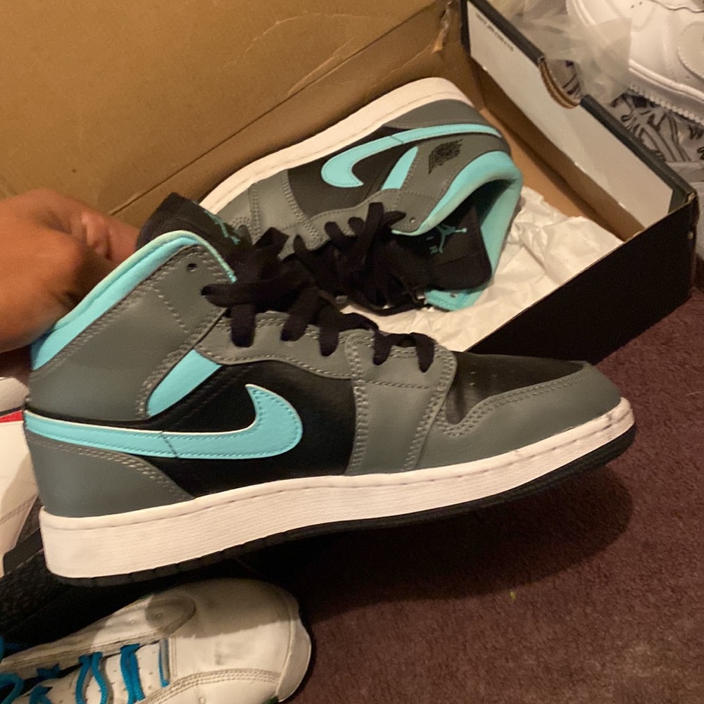 Shoes - Picture 2 of 3